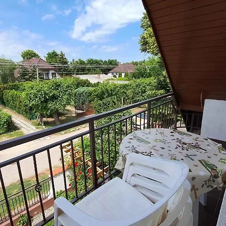 Two-bedroom Near 5 Apartment