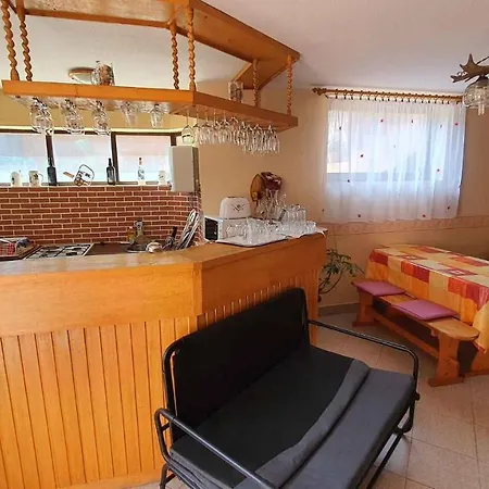 Two-bedroom Near 5 Apartment