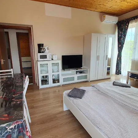Two-bedroom Near 5 * שיופוק