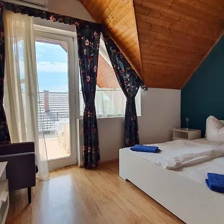 Two-bedroom Near 5 דירה