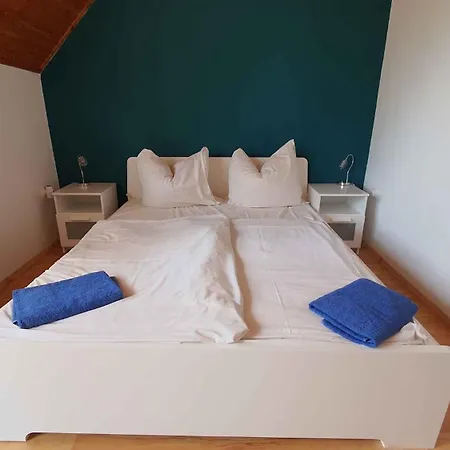 Two-bedroom Near 5 דירה *